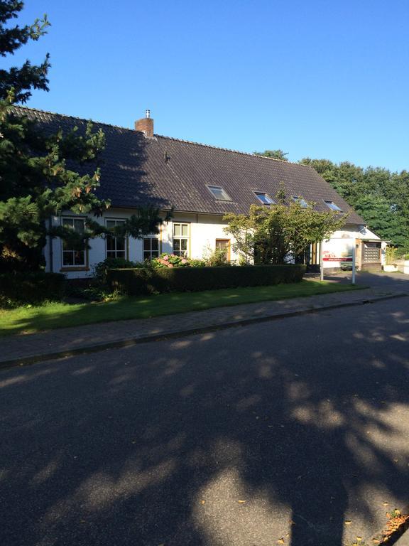 B&B De Laarhoeve Waalre Eksteriør billede